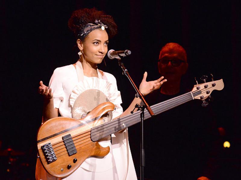 Samba em Prelúdio · Esperanza Spalding, Bass + Voice + Guitar