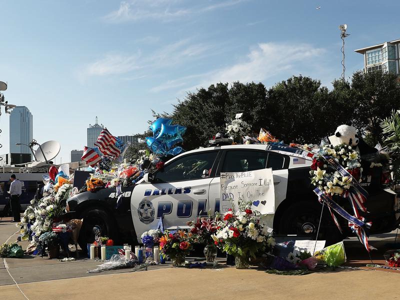 dating a dallas police officer dies