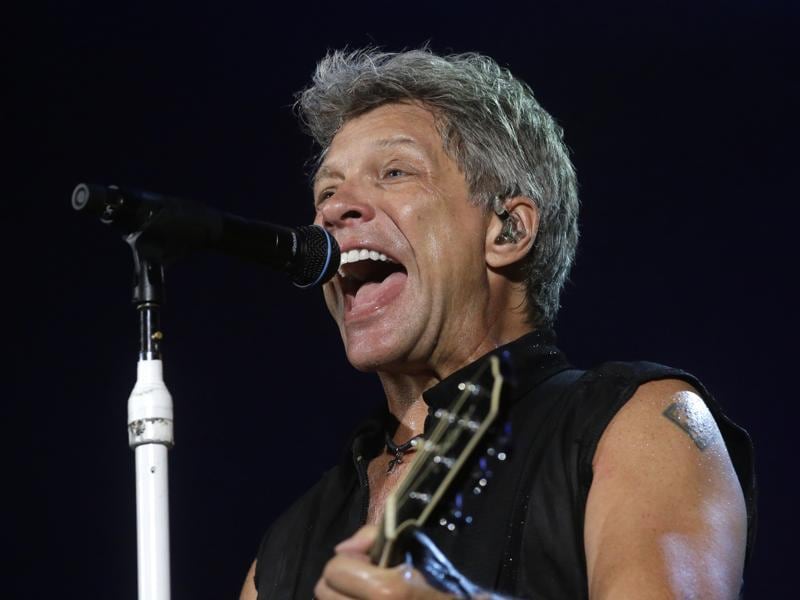 Bon Jovi Surprises Wedding Guests, Sings His Hit Song Livin On A Prayer 