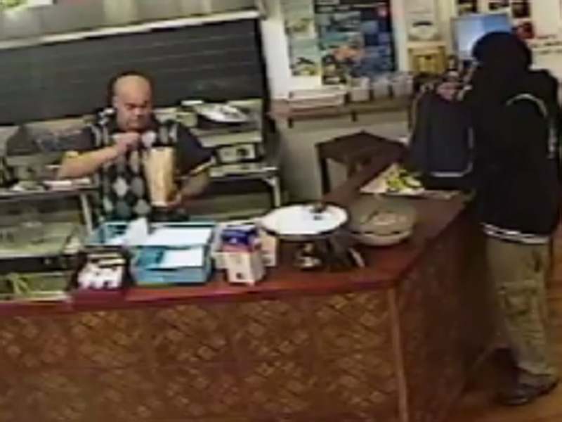 Viral Video Nz Kebab Shop Owner Snubs Armed Robber Serves Another Customer World News 