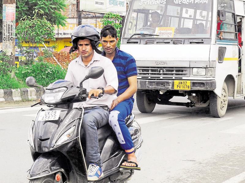 Helmetforpillion rider rule hits a roadblock in Doon Hindustan Times