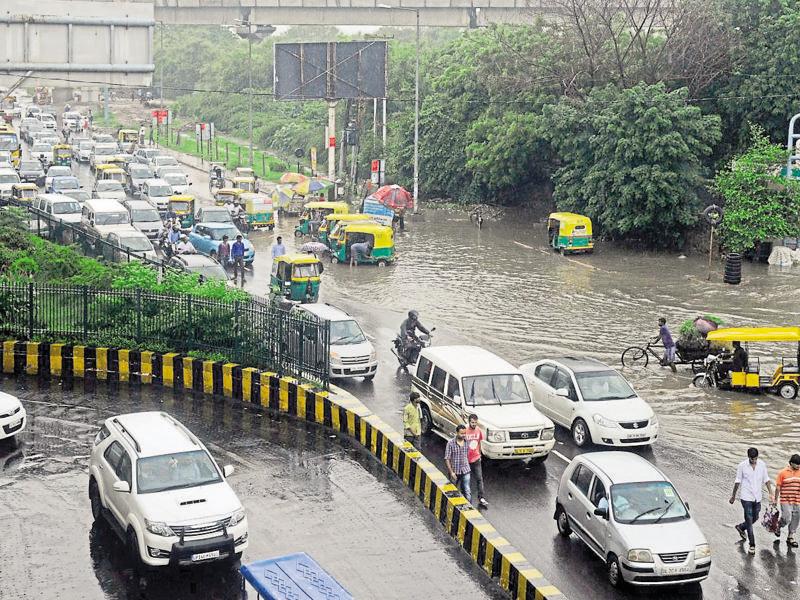 Rain Causes Waterlogging, Jams On Noida, Ghaziabad Roads - Hindustan Times