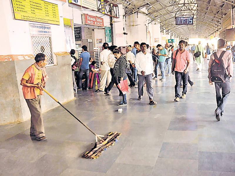 Postgraduates among 5 lakh candidates applying for sweepers’ jobs in