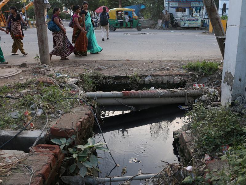 Polythenechoked drains behind recent waterlogging, say Noida officials
