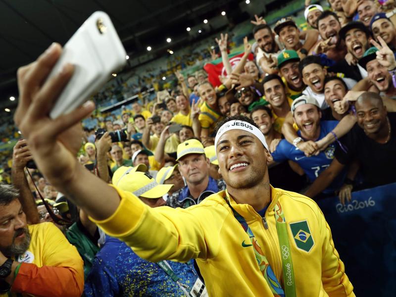 Olympics: With Neymar struggling, Brazilian soccer fans turn to