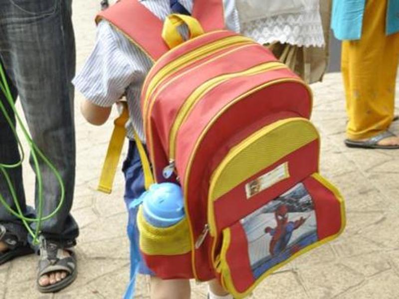 Fed up with heavy school bags, 2 students hold press meeting Mumbai