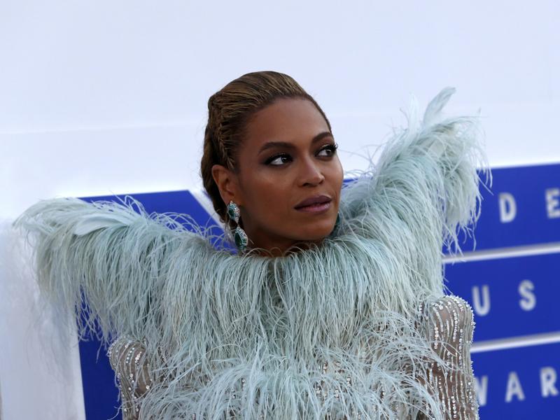 Beyonce Invited Mothers Of Slain African American Men To The Vmas Hindustan Times