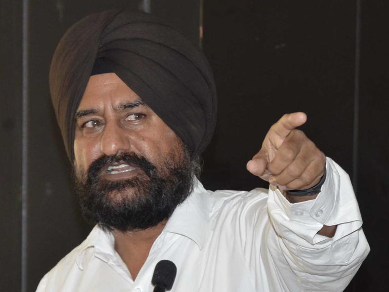 AAP stung by another ‘sting’: Kingra says Delhi leaders take cash ...