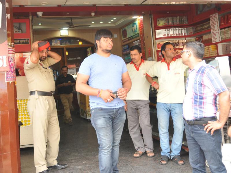 IT teams raid icecream parlour, clothing showroom in Jalandhar
