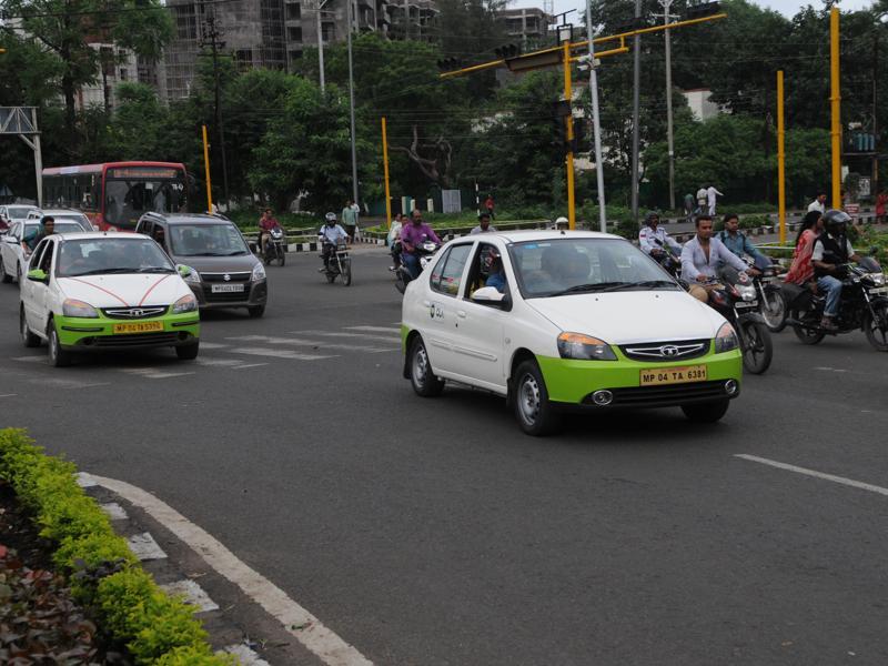 Transport department officials in Karnataka have taken cab aggregators to task by booking them under 292 cases for charging excess fares. (HT Photo) Transport department officials in Karnataka have taken cab aggregators to task by booking them under 292 cases for charging excess fares. (HT Photo)