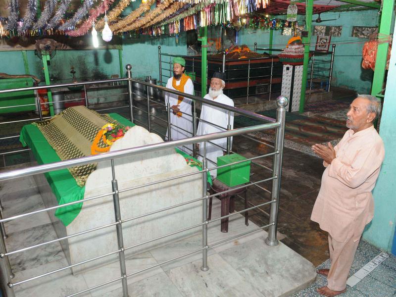 Where Brahmins pray at mazaar, Muslims receive prasad at Durga