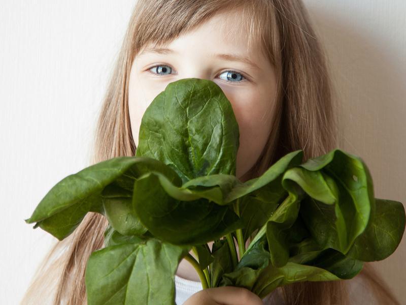 do-feel-weird-on-your-teeth-after-eating-spinach-here-s-why-that