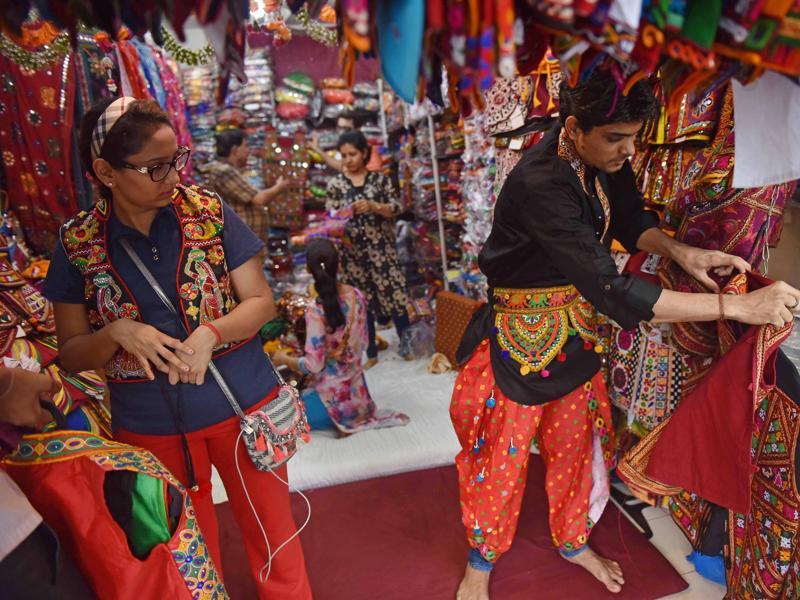 Ghatkopar residents pick tradition over commercial celebrations Mumbai news Hindustan Times