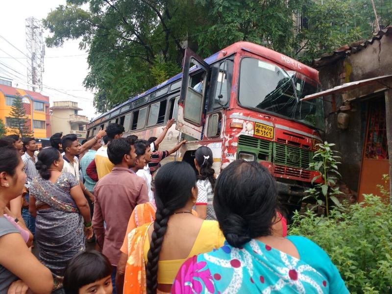 Drunk bus driver runs over four people, rams vehicle into hut in Boisar ...
