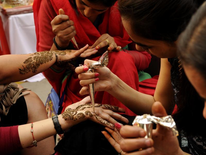 Mehendi Service Price List | Rates | Cost | Packages in India - Bro4u Blog