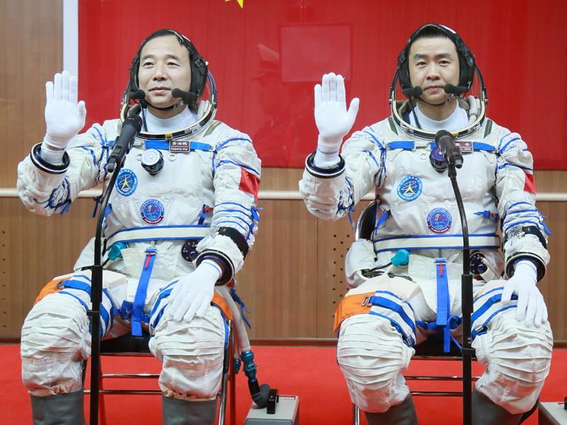 Chinese Astronauts Enter Space Station For A Month Following Docking ...