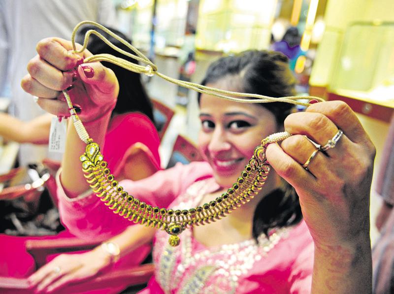 Gold, Silver Dazzle Gurgaon Buyers On Dhanteras - Hindustan Times