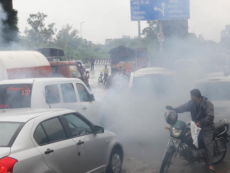 Delhi pollution LG Jung announces crackdown on old vehicles, entry of