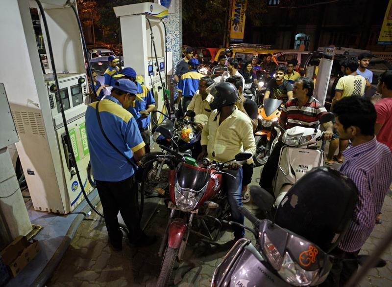 Petrol pumps to remain shut for 7 hours from Friday midnight | Mumbai ...