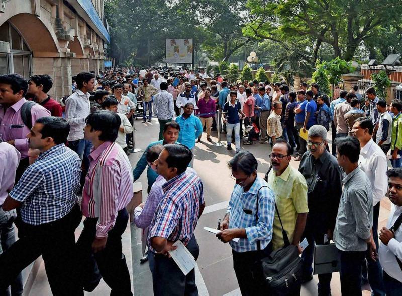 UP: Retired teacher dies after standing in bank queue for 8 hours ...