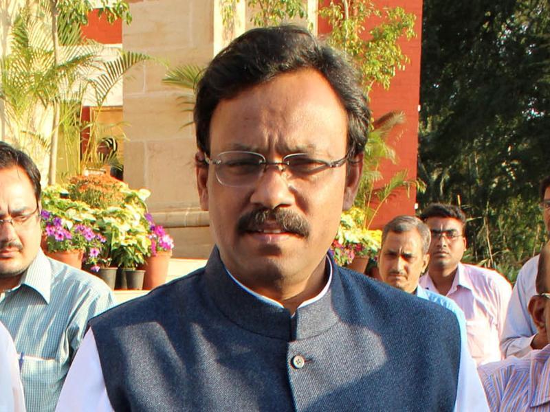 Vinod Tawde Approves Latest Draft Of Universities Bill | Mumbai News ...