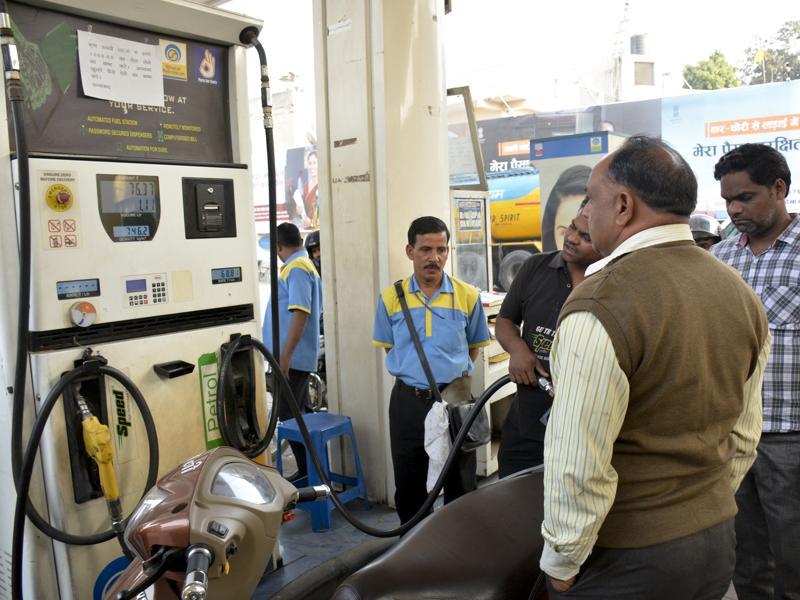 Cash against debit card swipe takes off at 700 petrol pumps Latest