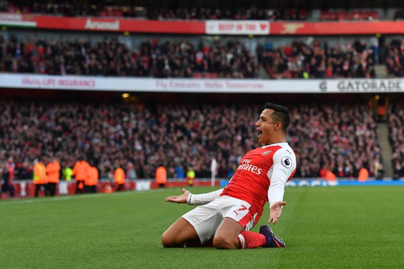 Alexis Sanchez keeps Arsenal in title hunt; Stoke jump to 10th in