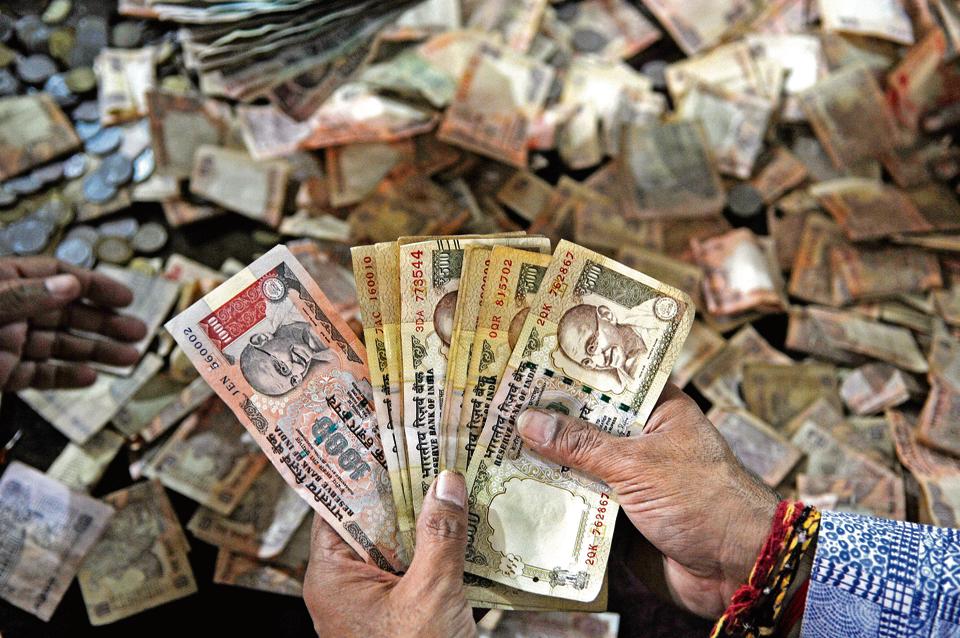 Why Rupee Fell And How Rbi Came To Its Rescue Hindustan Times