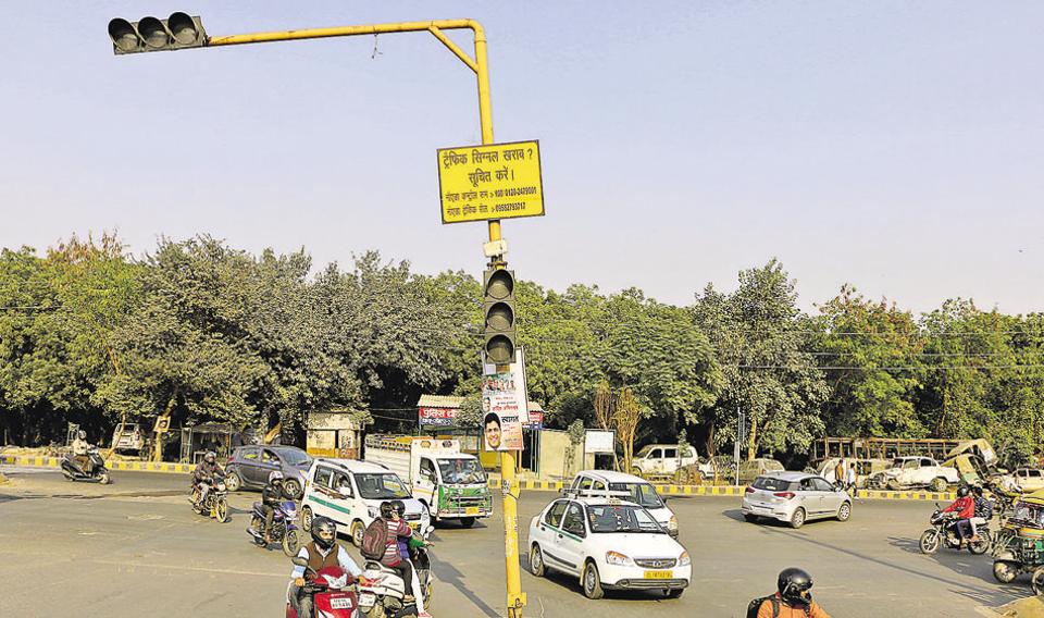 faulty-traffic-signals-pose-threat-to-city-commuters-hindustan-times