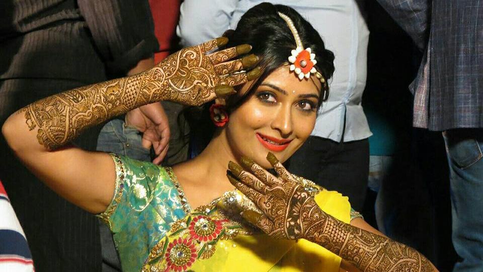 Yash And Radhika Pandit Sex Video - Popular Kannada actors Radhika and Yash get married. See pics - Hindustan  Times
