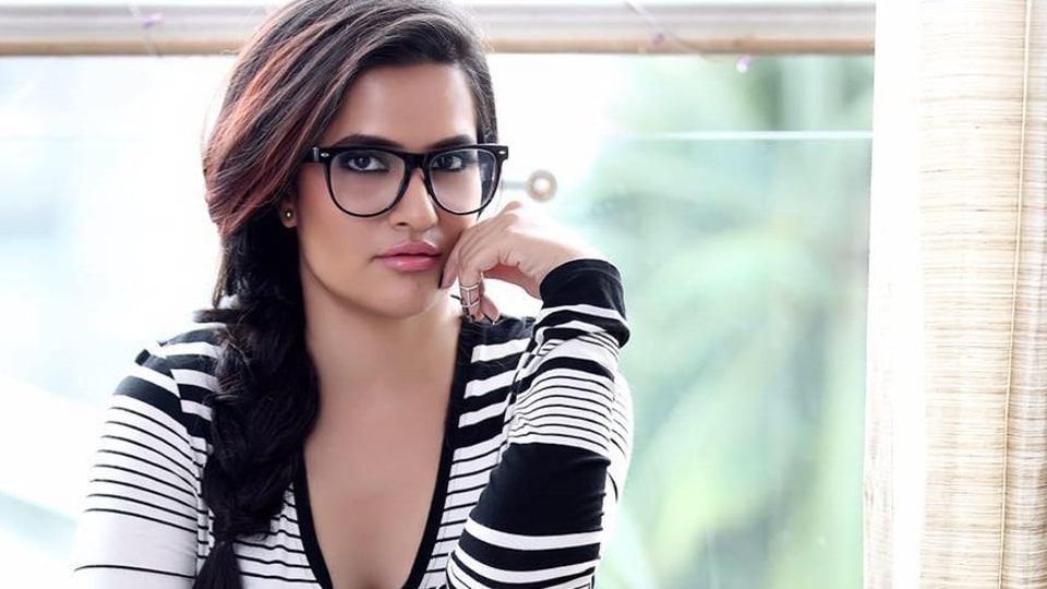 Sona Mohapatra Slams ‘sexist Iit Bombay For Humiliating Caveat