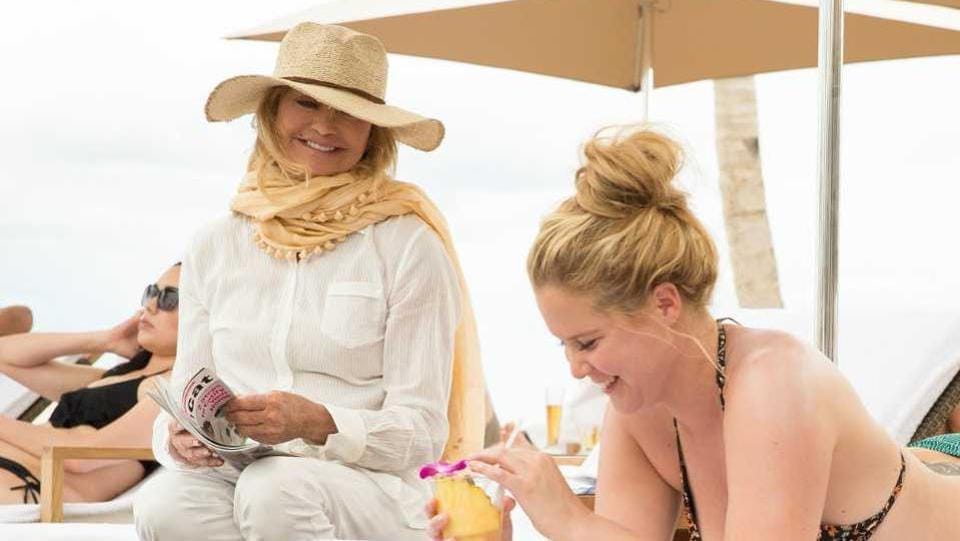 Amy Schumer And Goldie Hawn Go On A Nsfw Holiday In Snatched Trailer Hollywood Hindustan Times 4952