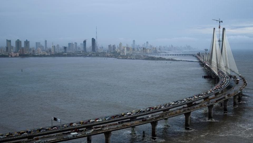 Man Killed Two Injured As Three Motorcycles Crash Near Worli Sea Link Hindustan Times Video i 4k og hd klar til næsten enhver nle nu. man killed two injured as three
