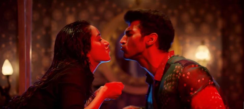 Humma Humma, Laila and more: Bollywood hits revisited this year | Bollywood