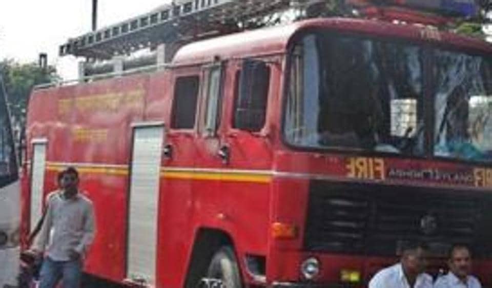Firefighter among 2 injured in Mumbai blaze Mumbai news Hindustan Times