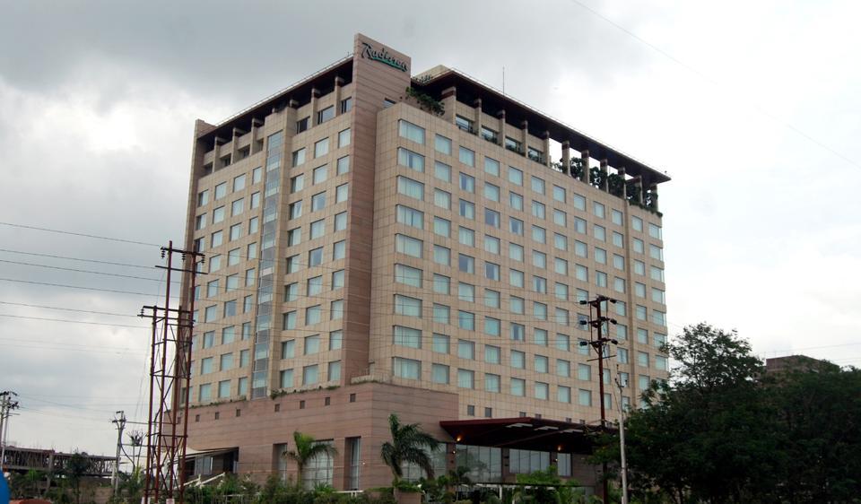 Cash Crunch Unlikely To Affect New Year Revelry In Indore Hindustan Times Situated on the banks of rivers khan and sarawati, indore , the largest city in madhya pradesh, is famous for its spectacular architecture. hindustan times