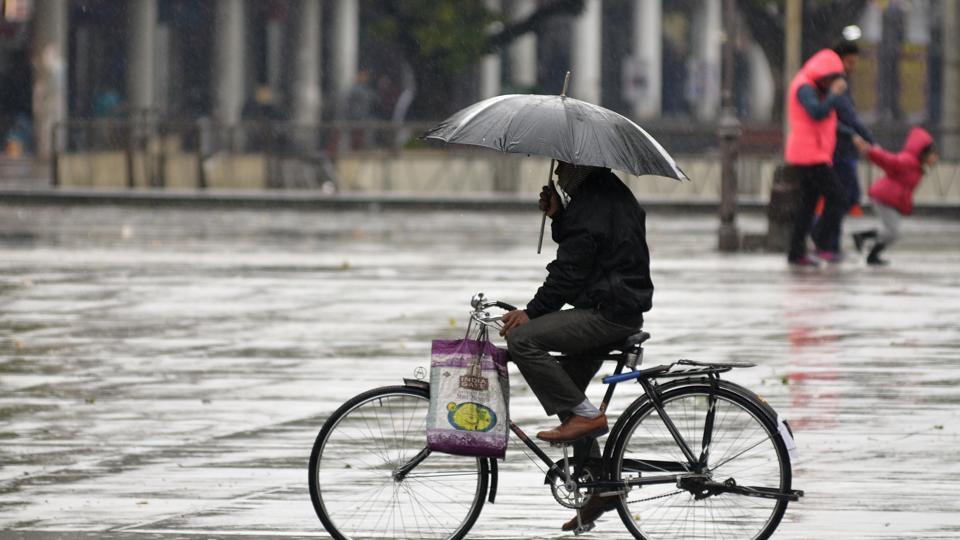 65 mm rain in 24-hours, 22-year record drowns in Chandigarh - Hindustan ...