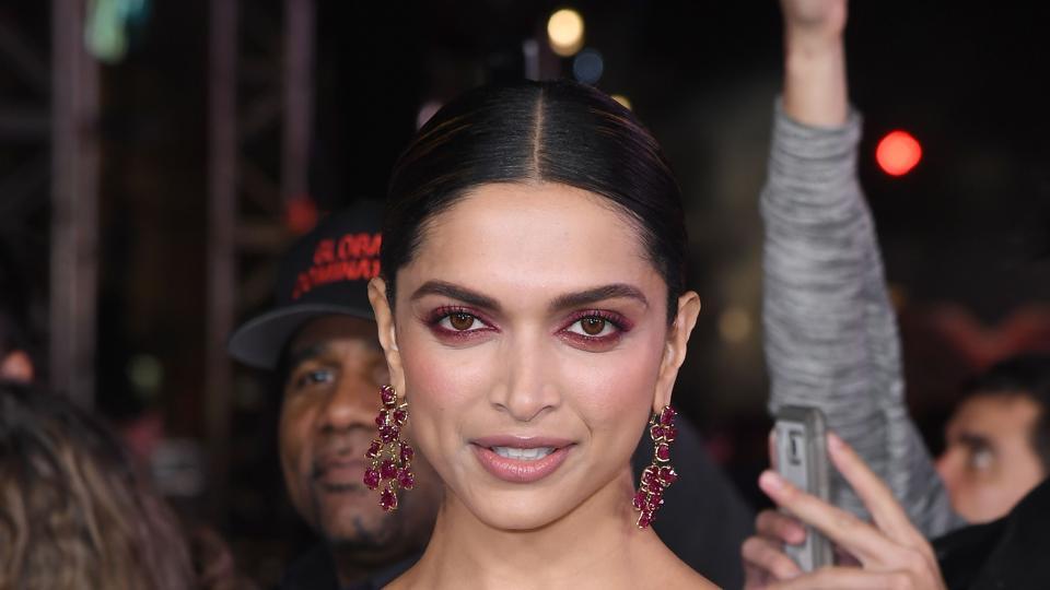 Deepika S Red Eye Here S Why It S Trending And How You Can Rock The Look Hindustan Times Deepika padukone is a very famous bollywood actress. deepika s red eye here s why it s