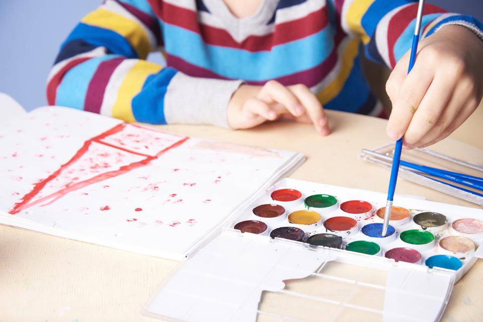 Righty or lefty? The fate of your hands was decided when you were a