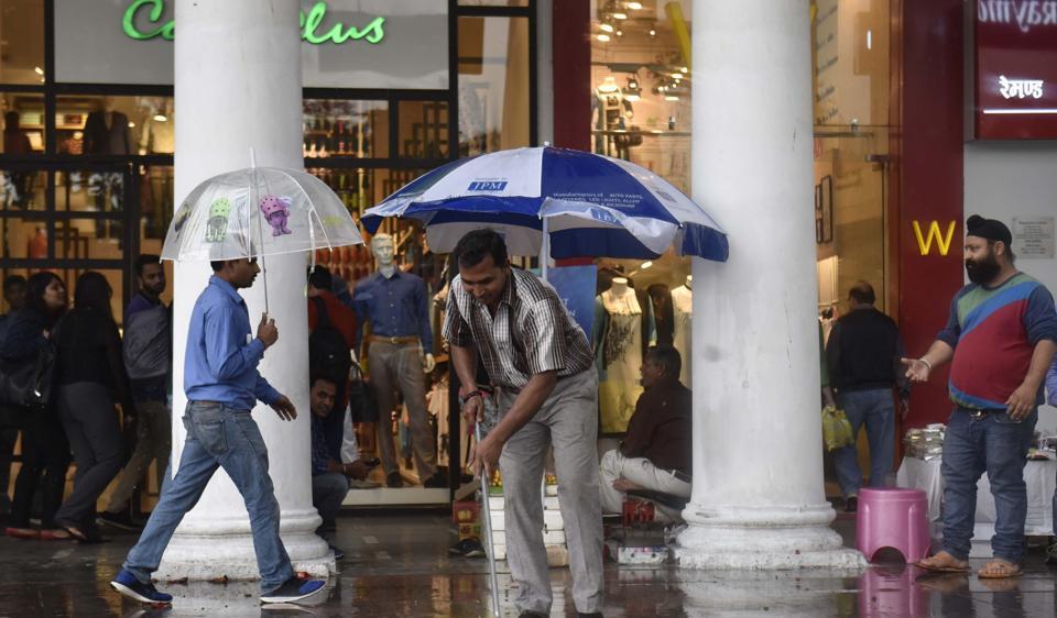 Delhi cold Spike in seasonal flu cases with sudden dip in temperature