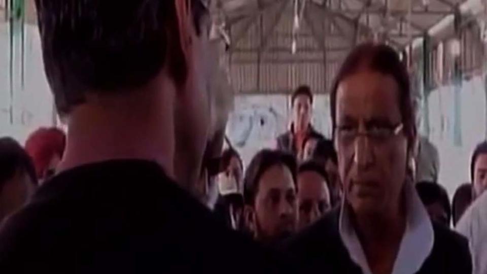 Azam Khan lashes out at Rampur SDM for poor road conditions Hindustan