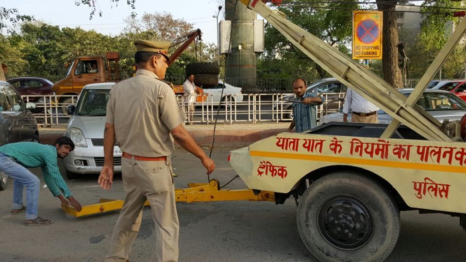 Traffic police clampdown on illegal parking in Noida