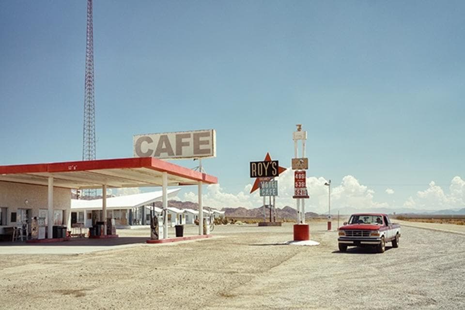 travel-photo-of-roadside-gas-station-wins-at-world-s-largest-photo