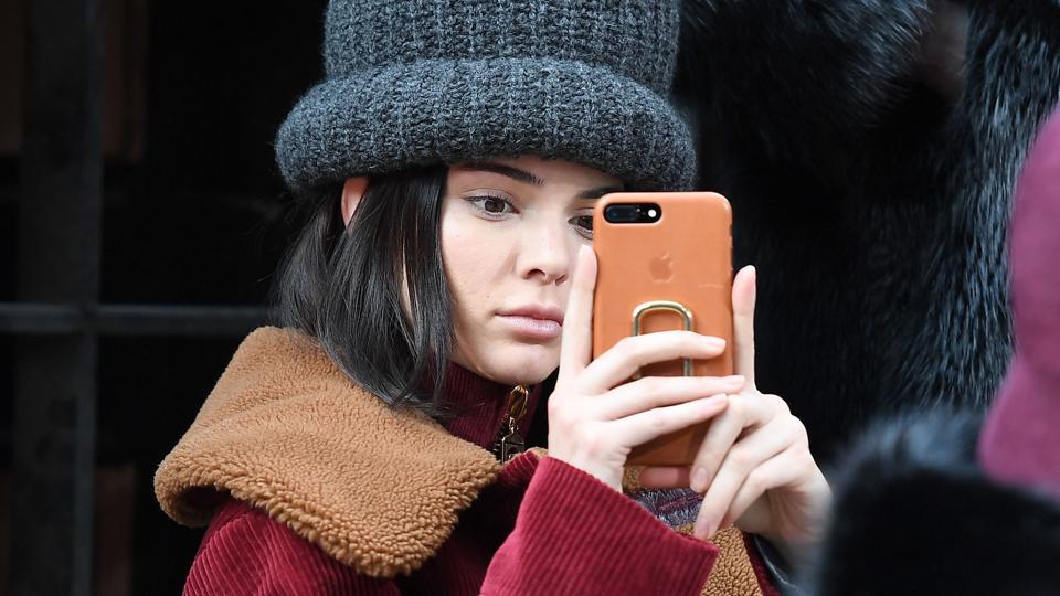 Kendall Jenner hides from the paparazzi in the most 'fashion' way