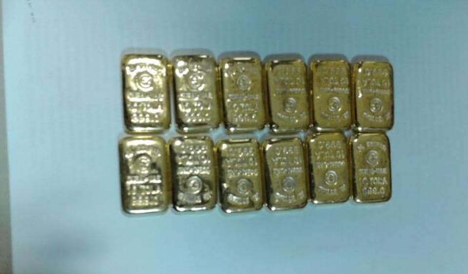 Two Sri Lankan traders smuggle 25 gold bars in rectum, held at Mumbai