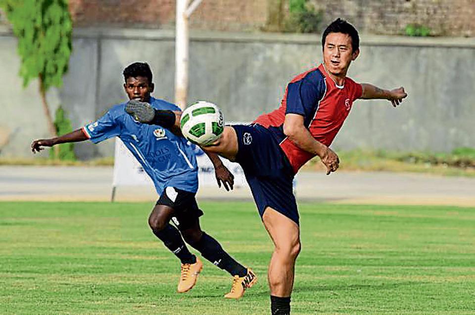 Fee Hike: Protesting Parents Hold Up Bhaichung Bhutia Match In Gurgaon ...