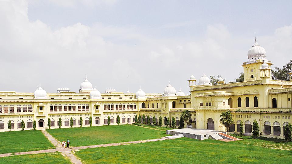 lucknow-university-claims-students-placed-even-though-some-are-still