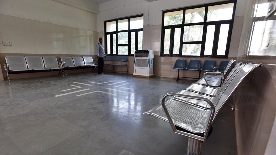 Gurgaon CGHS dispensary gets airport bucket chairs, repair to begin in
