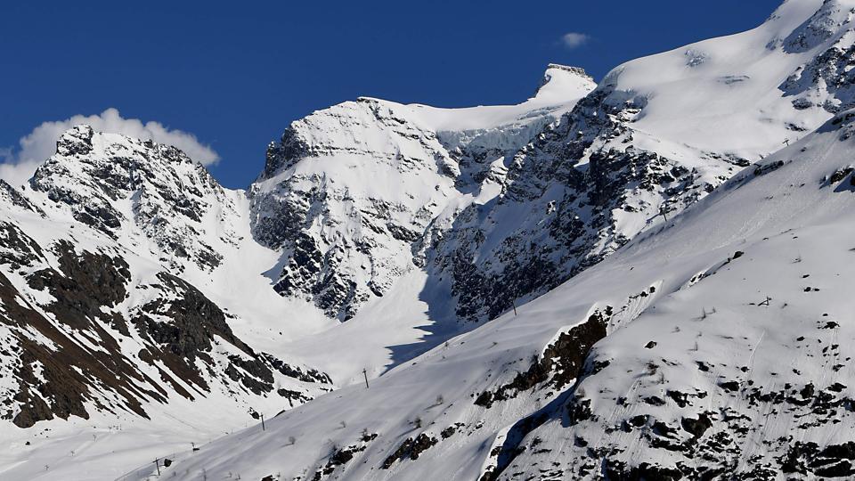 Avalanche In French Alps Leaves Three Skiers, Guide Dead | World News ...