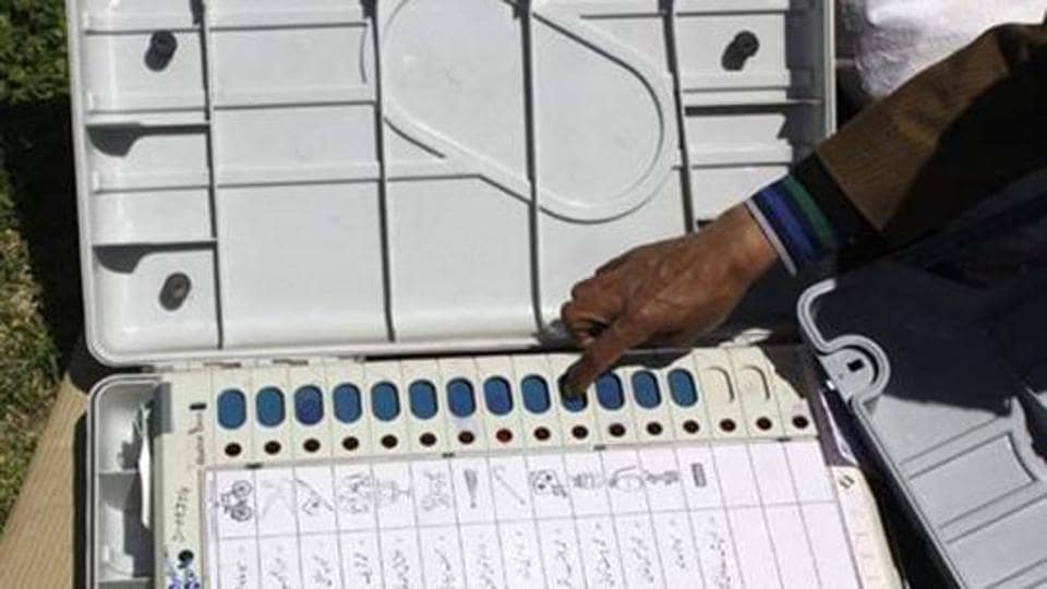 EVM row: AAP dares EC to give machine to ‘hack’ | Latest News Delhi